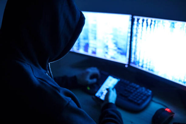 F-game: het delen van cybercriminaliteit online. Steeds meer jongeren zijn betrokken bij cybercrime